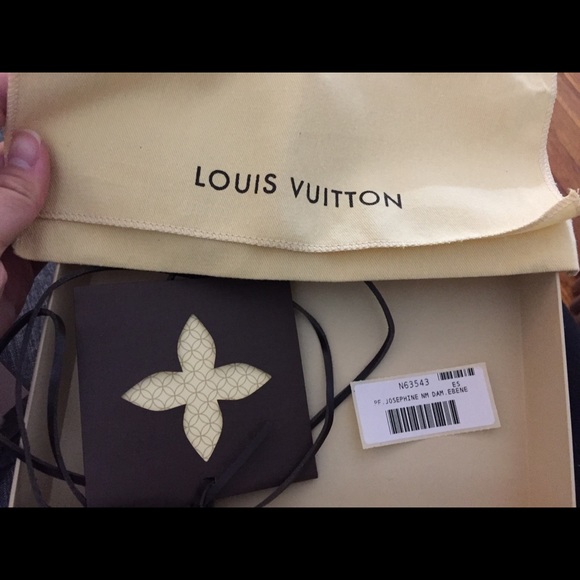 Louis Vuitton Red Josephine Wallet - Picture 4 of 8